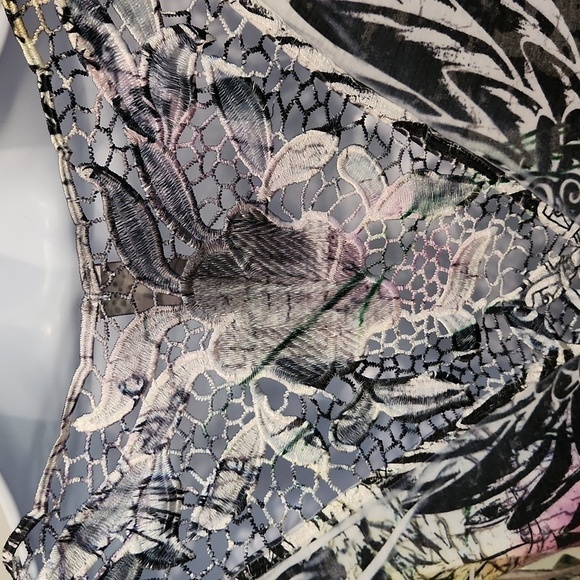 S12 Crystal Embellished Graphic Print Top - Picture 6 of 8